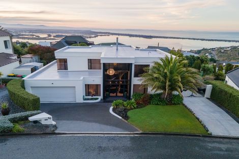 Photo of property in 30 Drayton Drive, Mount Pleasant, Christchurch, 8081