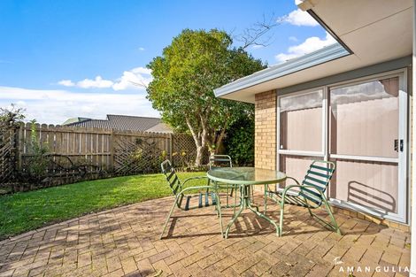 Photo of property in 32 Heversham Place, Glendene, Auckland, 0602