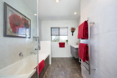 Photo of property in 35 Terry Smyth Drive, Kumeu, 0892