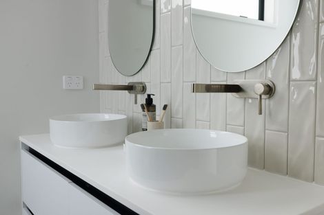 Photo of property in 32 Saint Thomas Avenue, Pyes Pa, Tauranga, 3112