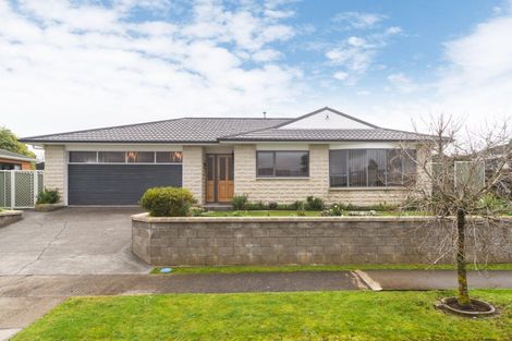 Photo of property in 28 Cedar Crescent, Feilding, 4702