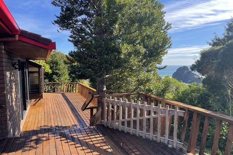 Photo of property in 18 Rayner Road, Piha, New Lynn, 0772