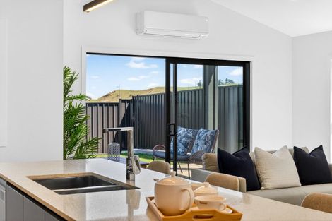 Photo of property in 14 Annie Aranui Drive, Poraiti, 4182