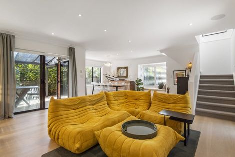 Photo of property in 33 Craig Road, Milford, Auckland, 0620