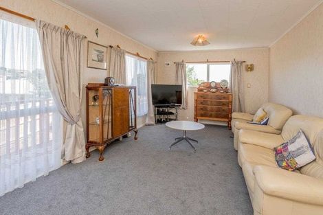 Photo of property in 1 Goldie Place, Waikanae Beach, Waikanae, 5036