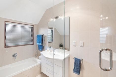 Photo of property in 74 Delamare Road, St Andrews, Hamilton, 3200