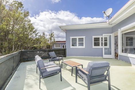 Photo of property in 18 Hampton Hill Road, Tawa, Wellington, 5028