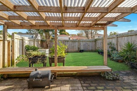Photo of property in 2/19 Sailfish Drive, West Harbour, Auckland, 0618