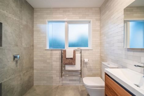 Photo of property in 3/318 Beach Road, Campbells Bay, Auckland, 0630