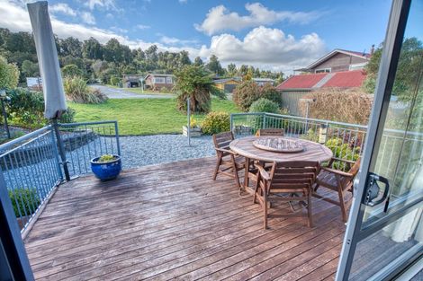 Photo of property in 9 Ranui Place, Moana, 7872