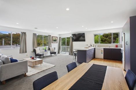 Photo of property in 7 Napuka Road, Henderson Valley, Auckland, 0612