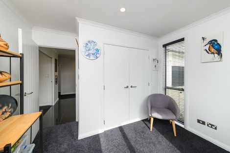 Photo of property in 4 Saint Heliers Grove, Fitzherbert, Palmerston North, 4410