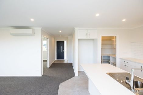 Photo of property in 53 Atlantic Drive, Fitzherbert, Palmerston North, 4410