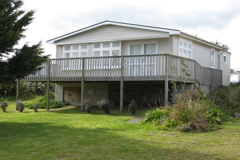 Photo of property in 15 Drake Street, Waikawa Beach, Manakau, 5573