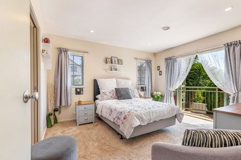 Photo of property in 30 Parkwood Crescent, Gulf Harbour, Whangaparaoa, 0930