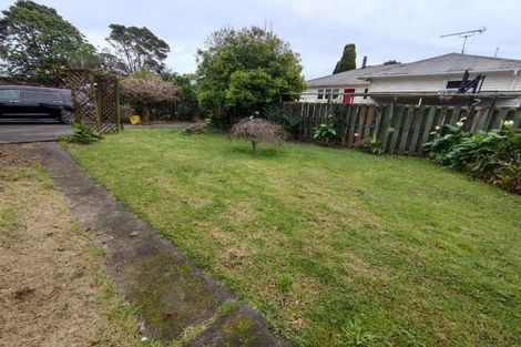 Photo of property in 1/74 Godley Road, Green Bay, Auckland, 0604