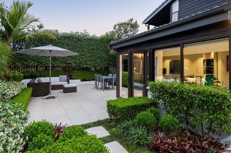 Photo of property in 33a Craig Road, Milford, Auckland, 0620