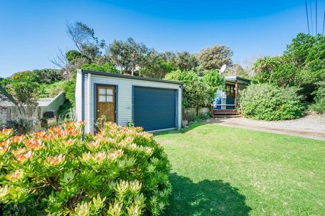 Photo of property in 5 Flaxmere Street, Waikanae Beach, Waikanae, 5036