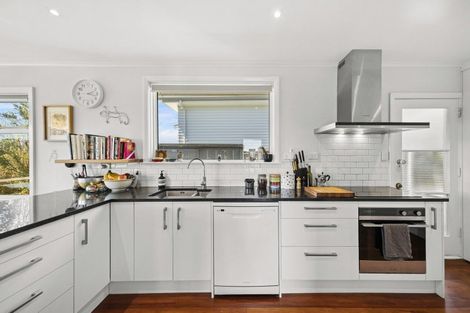 Photo of property in 20 Huntingdon Street, Northland, Wellington, 6012