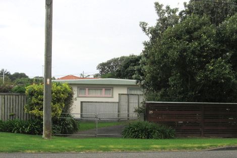 Photo of property in 25 Waimea Road, Waikanae Beach, Waikanae, 5036