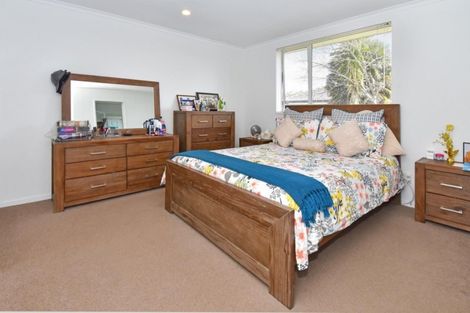 Photo of property in 15 Morewa Place, Takanini, 2112