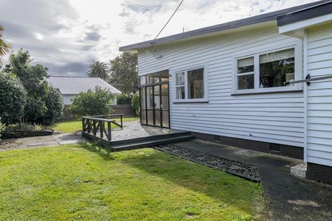 Photo of property in 81 Queenwood Road, Levin, 5510
