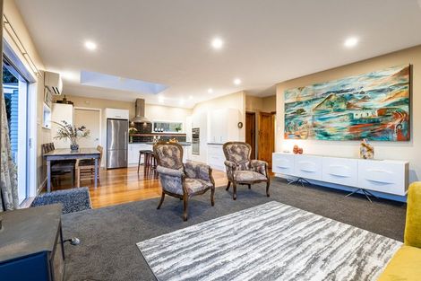 Photo of property in 33a Nevay Road, Miramar, Wellington, 6022