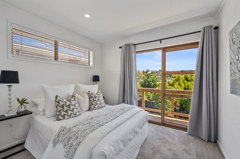 Photo of property in 68 Weatherly Road, Torbay, Auckland, 0630