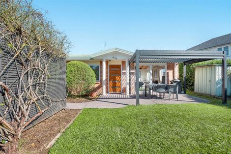 Photo of property in 1/25 Neil Avenue, Te Atatu Peninsula, Auckland, 0610