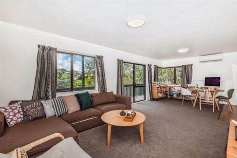 Photo of property in 2/16 Mistletoe Place, Browns Bay, Auckland, 0630