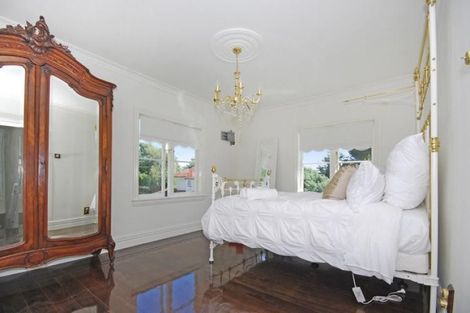 Photo of property in 18 Nikau Street, Eastbourne, Lower Hutt, 5013