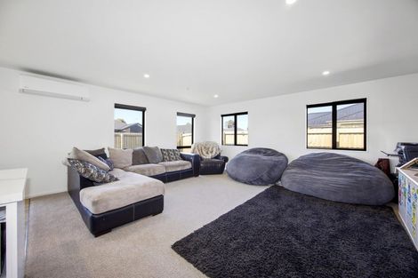 Photo of property in 10 Poipoi Place, Aranui, Christchurch, 8061