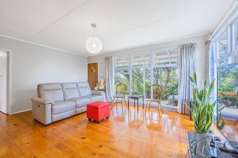 Photo of property in 2/27 Raleigh Road, Northcote, Auckland, 0627