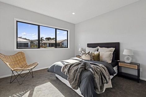 Photo of property in 11 Lewis Younie Road, Kumeu, 0810