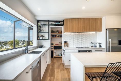 Photo of property in 1/41 Target Road, Totara Vale, Auckland, 0629