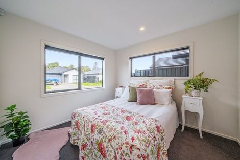 Photo of property in 7 Thornbury Lane, Timberlea, Upper Hutt, 5018