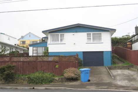 Photo of property in 22 Oswald Crescent, Paparangi, Wellington, 6037