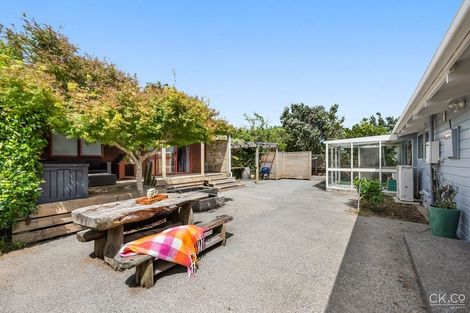 Photo of property in 10 Cottle Park Drive, Normandale, Lower Hutt, 5010