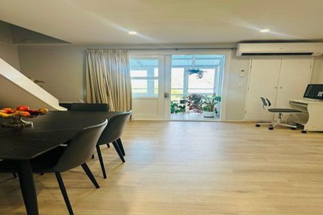 Photo of property in 2/25 Kingsbridge Place, Newlands, Wellington, 6037