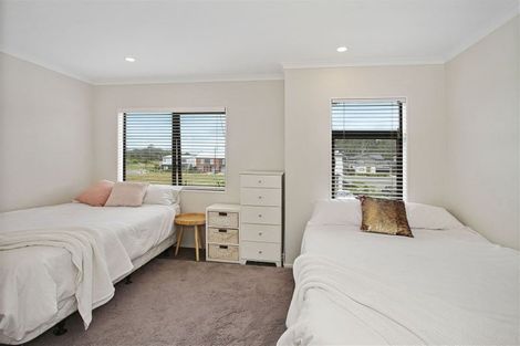 Photo of property in 8b Lumbarda Drive, Kumeu, 0810