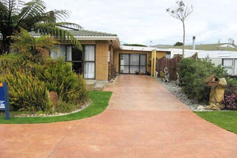 Photo of property in 8 Makora Road, Otaihanga, Paraparaumu, 5036