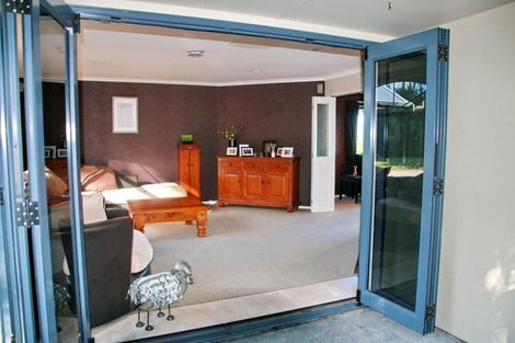 Photo of property in 311 Croydon Road, Midhirst, Stratford, 4394