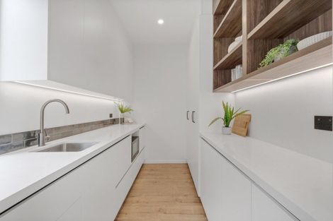 Photo of property in 27 The Boulevard, Sunnyhills, Auckland, 2010