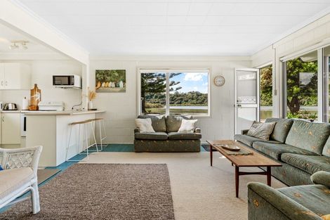 Photo of property in 17 Weranui Road, Waiwera, 0994