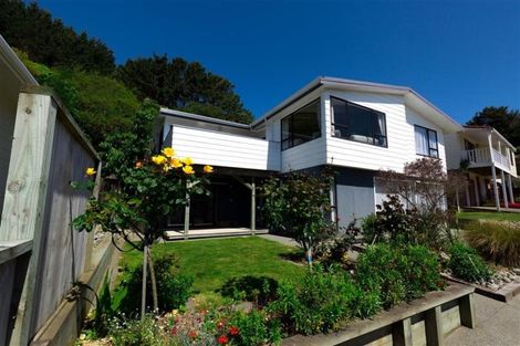 Photo of property in 53 Woodman Drive, Tawa, Wellington, 5028