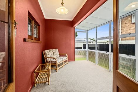 Photo of property in 220 Mangorei Road, Merrilands, New Plymouth, 4312