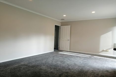 Photo of property in 12 Mellefont Close, East Tamaki Heights, Auckland, 2016