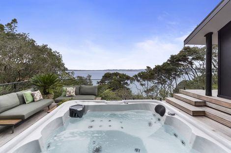 Photo of property in 2/106 Island Bay Road, Beach Haven, Auckland, 0626