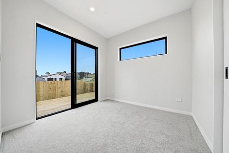 Photo of property in 10 Harakeke Lane, Orewa, 0931