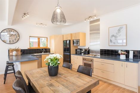 Photo of property in 585 Ferguson Street, Terrace End, Palmerston North, 4410